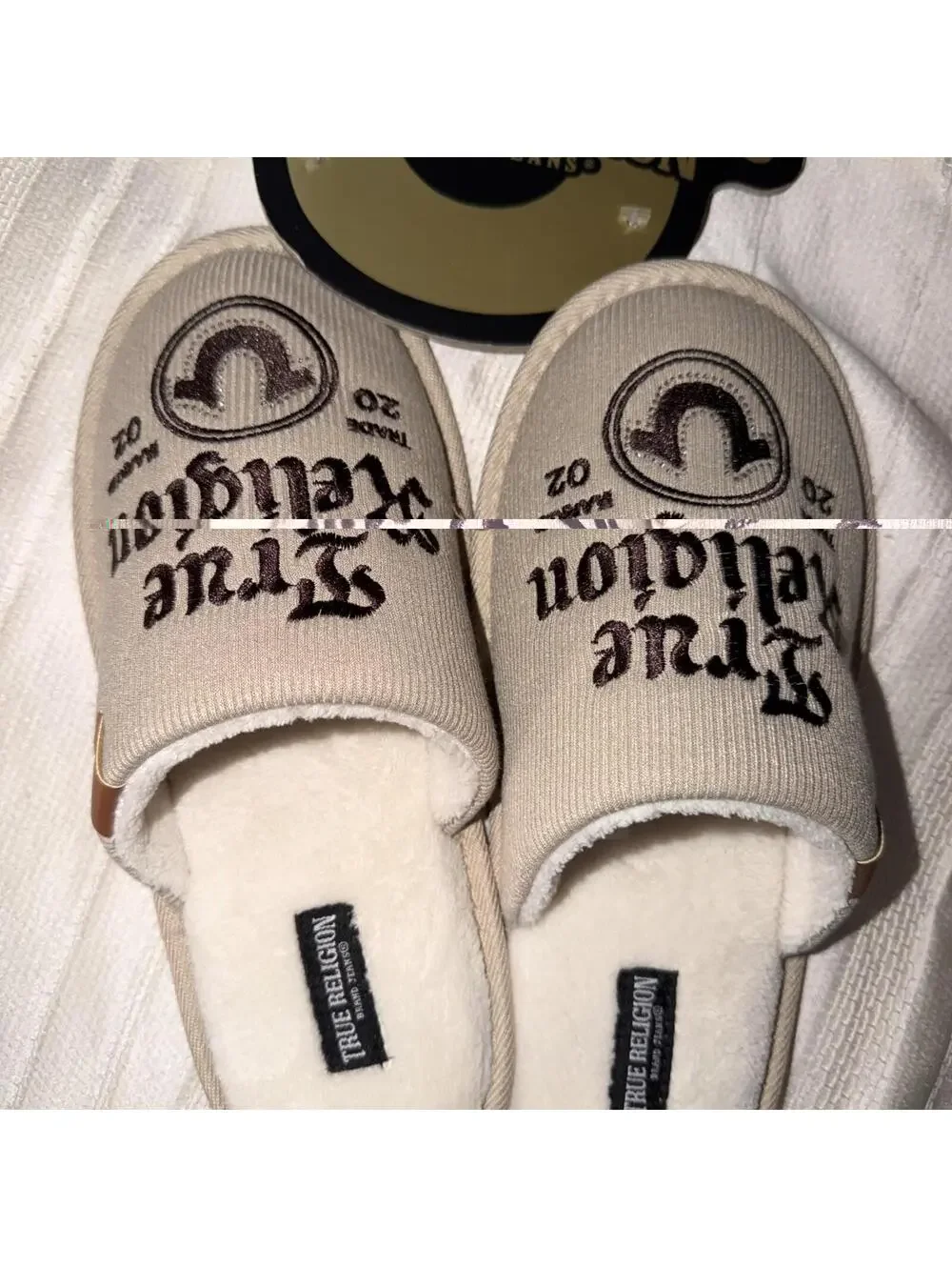 True Religion Horseshoe Logo Slippers Men's Size Large 7-8 beige/brwn NEW!